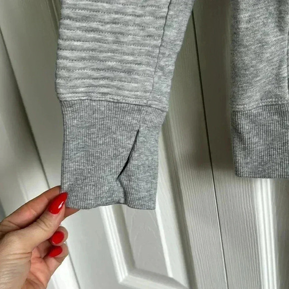 Women’s All In Motion Quilted Pullover Sweatshirt size M - Picture 2 of 5